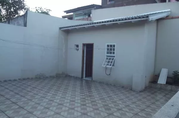 Apartamento em alvenaria contendo 02 salas, 02 quartos, 01 suíte, wc social, cozinha, lavanderia com wc, garagem para 04 carros, 02 sacadas