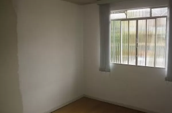 Casa em alvenaria contendo 03 quartos, sala, cozinha, wc e garagem. - Foto 4