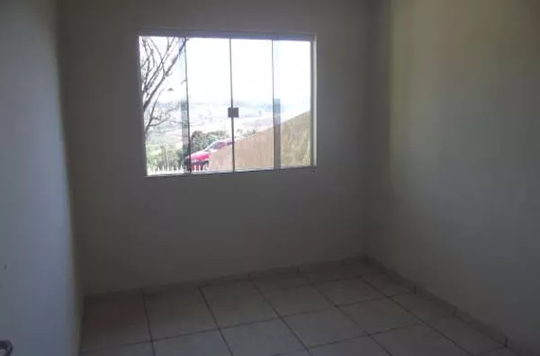 Casa em alvenaria, contendo 02 quartos, sala, cozinha, wc, área de serviço e entrada pra carro. - Foto 5