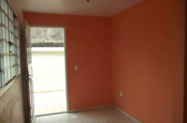 Casa em Alvenaria contendo 02 quartos, sala, cozinha, copa, wc, área de serviço e garagem.  Obs: Locação para no maximo até Fevereiro de 2014 - Foto 5