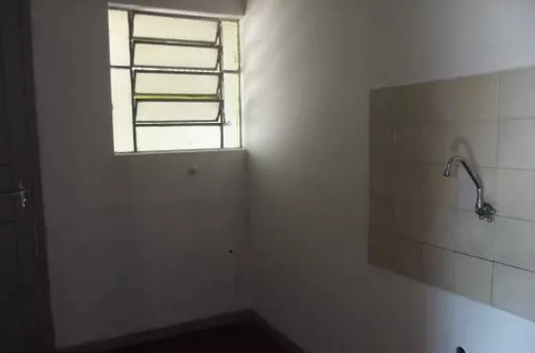 Casa em alvenaria contendo 03 quartos, sala, cozinha, wc e área de serviço. - Foto 5