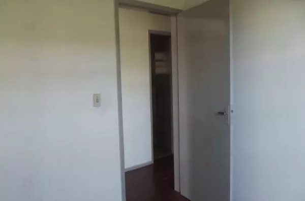 Casa em alvenaria contendo 03 quartos, sala, cozinha, wc e área de serviço. - Foto 6