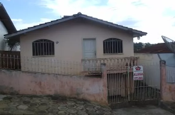 Casa em alvenaria, contendo 02 quartos, sala, cozinha, wc, área de serviço e garagem. - Foto 1