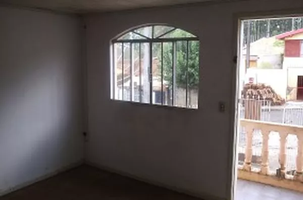 Casa em alvenaria, contendo 02 quartos, sala, cozinha, wc, área de serviço e garagem. - Foto 3