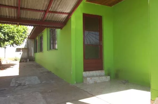 Casa residencial em alvenaria com +/- 100,00 m², contendo 3 quartos, sala, copa, cozinha, dispença, banheiro, lavanderia, garagem. - Foto 2