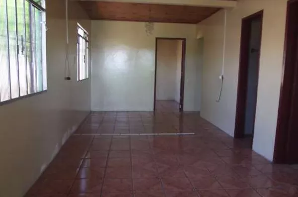 Casa residencial em alvenaria com +/- 100,00 m², contendo 3 quartos, sala, copa, cozinha, dispença, banheiro, lavanderia, garagem. - Foto 3