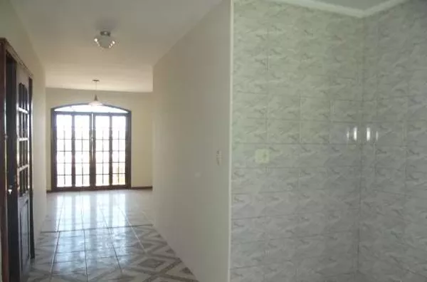 Apartamento em alvenaria, contendo 03 quartos (sendo 02 c/ ar condicionado), sala, cozinha, wc, sacada, edicula c/ 01 quarto, cozinha e wc. - Foto 4