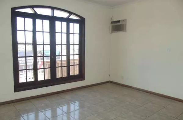 Apartamento em alvenaria, contendo 03 quartos (sendo 02 c/ ar condicionado), sala, cozinha, wc, sacada, edicula c/ 01 quarto, cozinha e wc. - Foto 6