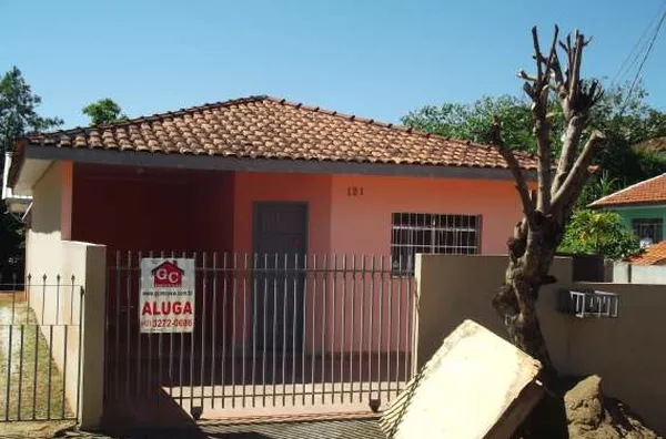 Casa em alvenaria contendo 02 quartos, sala, cozinha, banheiro, área de serviço e garagem. - Foto 1