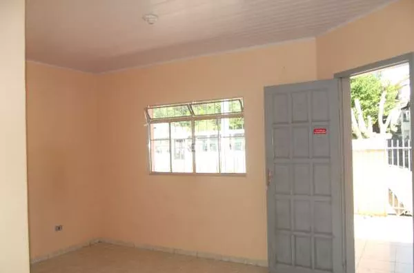 Casa em alvenaria contendo 02 quartos, sala, cozinha, banheiro, área de serviço e garagem. - Foto 3