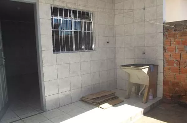 Casa em alvenaria contendo 02 quartos, sala, cozinha, banheiro, área de serviço e garagem. - Foto 6