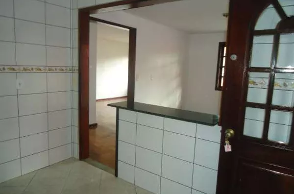 Casa em alvenaria, contendo 02 quartos, 01 suíte, sala, copa, cozinha, wc social, garagem. - Foto 3