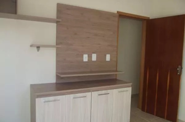 Casa residencial em alvenaria com +/-110,00 m², contendo 02 quartos com armários planejados, sala com armários planejados e cozinha com armários planejados, wc social e wc churrasqueira, área de serviço, churrasqueira e garagem - Foto 6