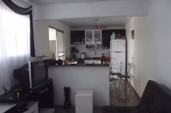 Casa contendo 03 quartos, sala, copa, wc social e mais uma edícula com 01 quarto e 01 wc. - Foto 4
