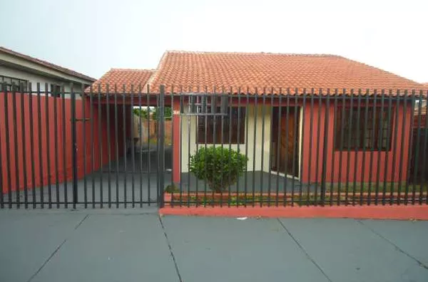 Casa em alvenaria, contendo 02 quartos, 01 suíte, sala, copa, cozinha, wc social, garagem. - Foto 1