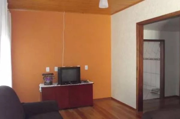 Casa em alvenaria contendo 03 quartos sendo 01 no Soton, 01 suíte, sala, copa, cozinha, banheiro social, área de serviço, churrasqueira, wc  churrasqueira, garagem e canil - Foto 4