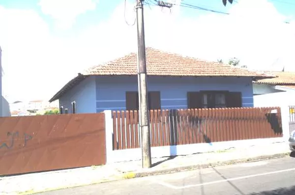 Casa de alvenaria contendo 4 quartos, 3 banheiros, sala , copa, despensa, cozinha, area de serviço, área churrasqueira, garagem para 8 carros. Imóvel Mobiliada - Foto 1