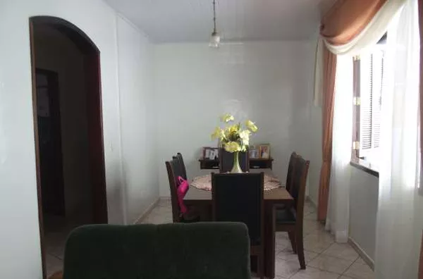 Casa de alvenaria contendo 4 quartos, 3 banheiros, sala , copa, despensa, cozinha, area de serviço, área churrasqueira, garagem para 8 carros. Imóvel Mobiliada - Foto 3