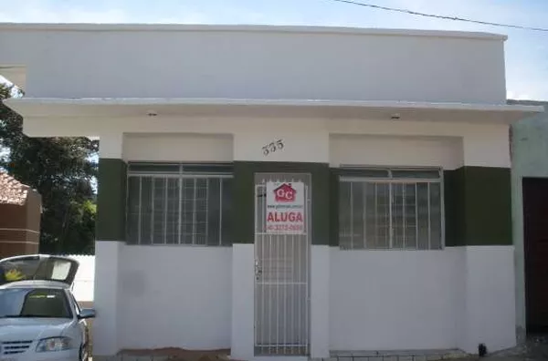 Sala comercial em alvenaria, dividida em 02 partes e com 01 banheiro interno. - Foto 1