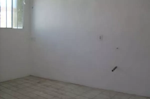 Sala comercial em alvenaria, dividida em 02 partes e com 01 banheiro interno. - Foto 3