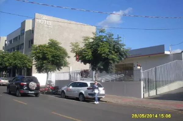 Sala comercial em alvenaria medindo 30 m², contendo 01 banheiro interno. - Foto 2