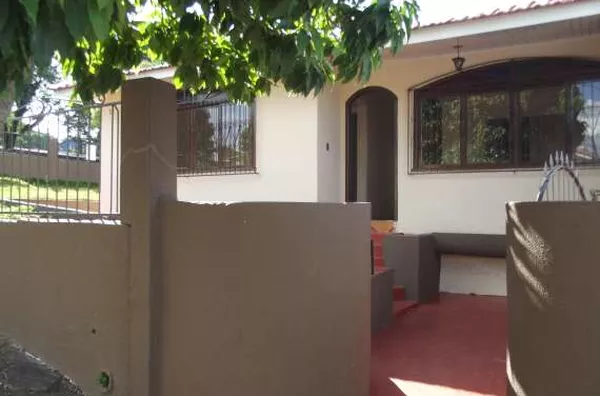 Casa em alvenaria contendo 3 quartos, 02 salas, cozinha, copa, 01banheiro, lavanderia, garagem. - Foto 4