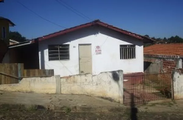 Casa em alvenaria, contendo 02 quartos, sala, copa, cozinha e wc. - Foto 1
