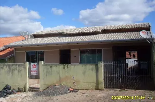 Casa em alvenaria contendo 3 quartos, sala de jantar, sala de visita, cozinha, área serviço, 2 banheiros, garagem. SEMI-MOBILIADA. - Foto 2