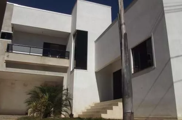 Sobrado com +/- 180,00 m², contendo de sala e copa conjugada, cozinha com móveis planejados, 02 quartos, 01 suíte, wc social, lavanderia, garagem p/ 02 carros, área da churrasqueira, área de serviço, cani, portão eletrônico. l - Foto 5