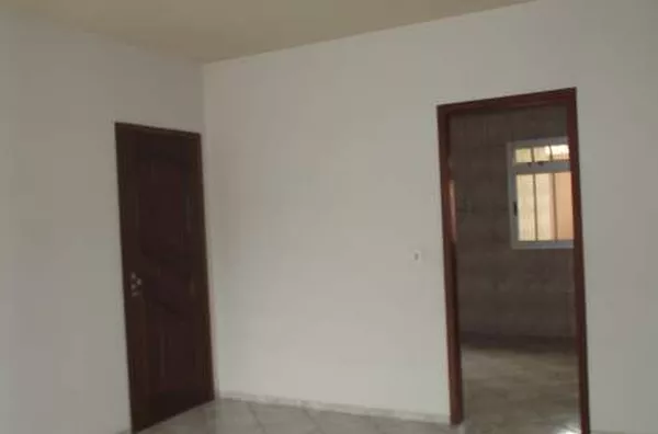 Apartamento contendo 02 quartos, 01 suíte, 01 sala, 01 cozinha, 01 wc social, 01 garagem, lavanderia, área de churrasqueira e varandas. - Foto 6