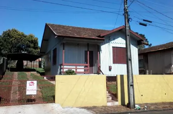 Casa Mista contendo 3 quartos, sala, cozinha,  banheiro,01 despensa, garagem,1 anexo contendo 01 quarto e lavanderia. - Foto 1