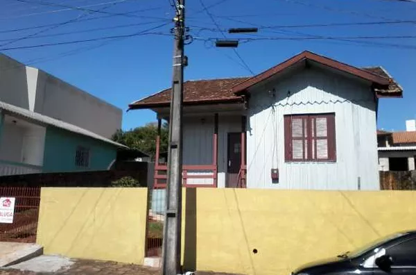 Casa Mista contendo 3 quartos, sala, cozinha,  banheiro,01 despensa, garagem,1 anexo contendo 01 quarto e lavanderia. - Foto 2