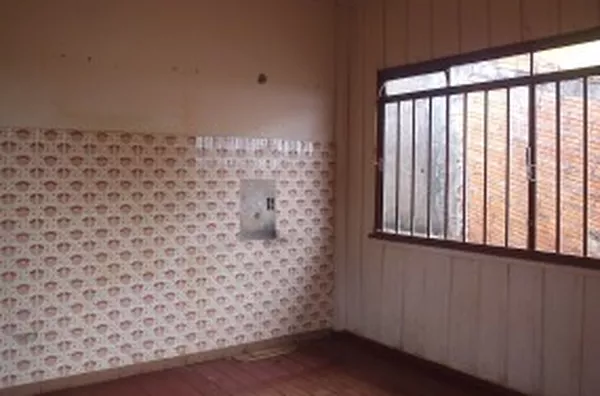 02 CASAS MISTAS:    CASA FRENTE: 03 QUARTOS, 01 SALA, 01 COZINHA, 01 WC SOCIAL, LAVANDERIA E 01 ENTRADA PARA CARRO    CASA FUNDOS: 03 QUARTOS, 01 SALA, 01 COZINHA, 01 WC SOCIAL, LAVANDERIA E 01 ENTRADA PARA CARRO - Foto 3