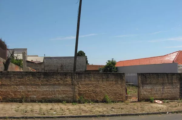 Lote de terreno urbano, com +/- 420,00m², sem benfeitorias. - Foto 1