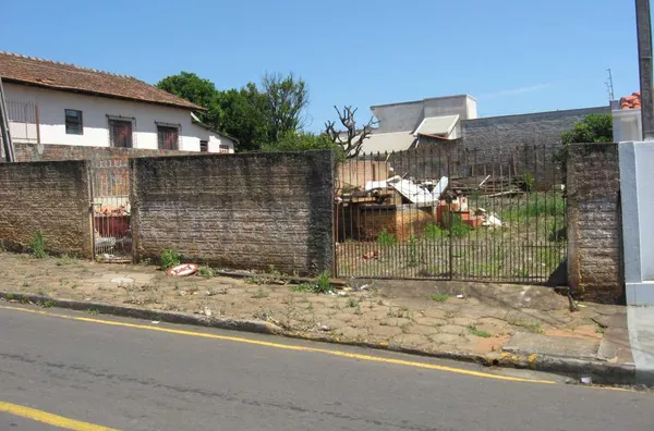 Lote de terreno urbano, com +/- 420,00m², sem benfeitorias. - Foto 2