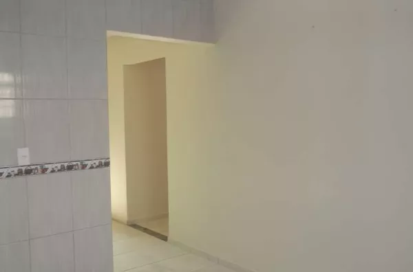 Casa em Alvenaria contendo 3 quartos, sala, cozinha, banheiro, lavanderia, entrada para carro. - Foto 4