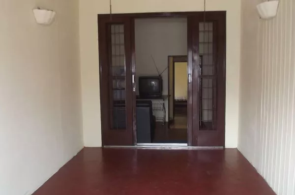 Alojamento para 09 pessoas,com 05 quartos, sala, cozinha,02 banheiros e garagem. Obs: É possivel instalar 9 beliches p/18 pessoas - Foto 3