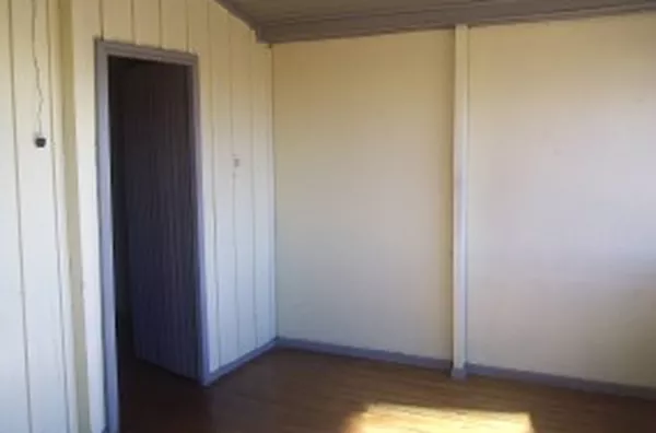 Uma casa em madeira, contendo 03 quartos, sala, cozinha, wc. - Foto 3