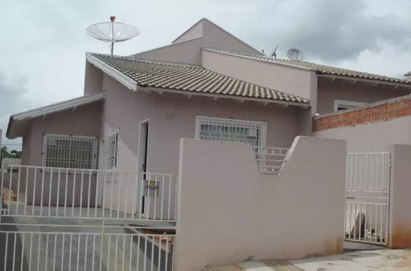 Casa em Alvenaria contendo 3 quartos, sala, cozinha, banheiro, garagem para 2 carros. MOBILIADA - Foto 1