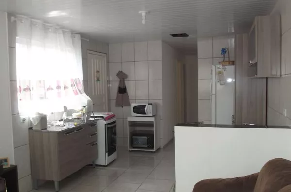 Casa em Alvenaria contendo 3 quartos, sala, cozinha, banheiro, garagem para 2 carros. MOBILIADA - Foto 4