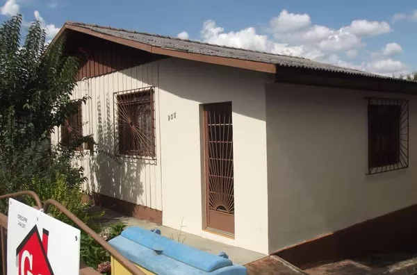 Casa Mista contendo 3 quartos, 2 salas,  cozinha, 2  wc , area de serviço, garagem. - Foto 1