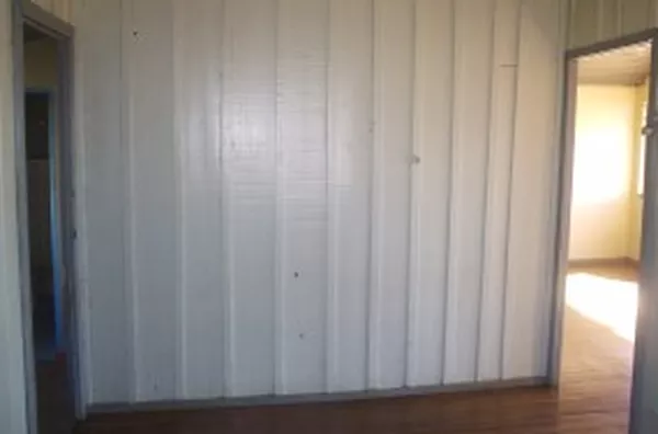 Uma casa em madeira, contendo 03 quartos, sala, cozinha, wc. - Foto 6