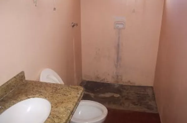 Casa em alvenaria contendo 02 quartos, sala, cozinha e wc. - Foto 4