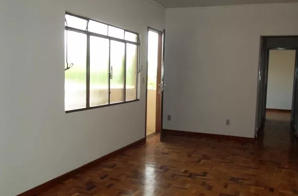 Apartamento em alvenaría contendo 02 quartos, 01 suíte, sala, cozinha, wc social, garagem e área da churrasqueira - Foto 4