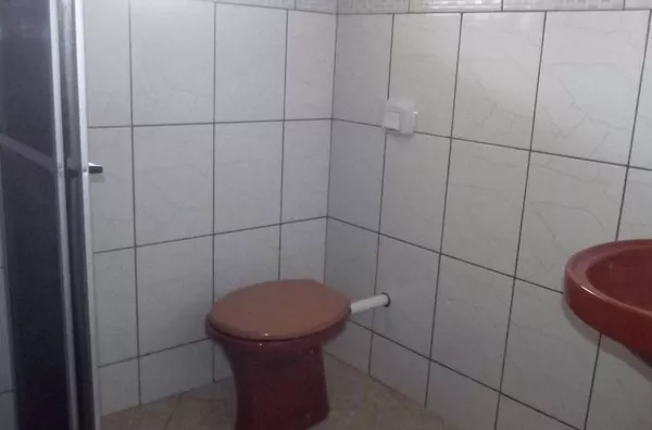 Apartamento em alvenaría contendo 02 quartos, 01 suíte, sala, cozinha, wc social, garagem e área da churrasqueira - Foto 6