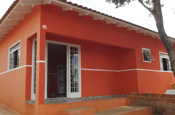 Casa de alvenaria contendo 3 quartos, sala,cozinha, wc, em anexo quarto,wc, entrada para carro. - Foto 1