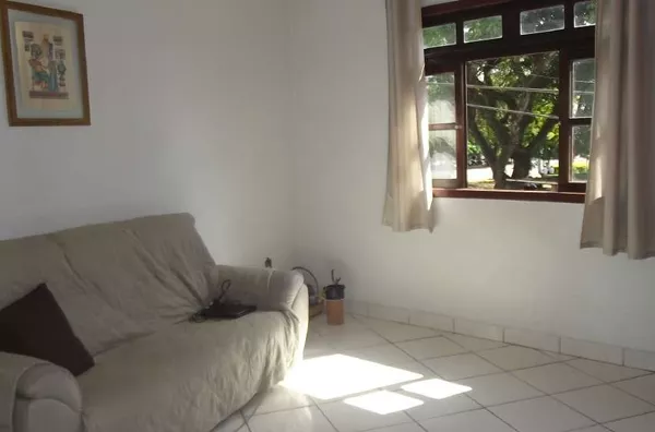 Apartamento residencial e/ou Comercial contendo 01 quarto, 01 suíte, sala e cozinha conjugada, área de serviço, e garagem, MOBILIADO. - Foto 4