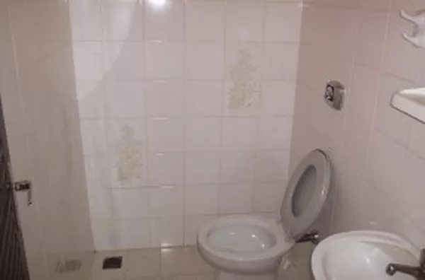 Sobrado em alvenaria, contendo 03 quartos(01 suíte), wc social, lavabo,sala, copa, cozinha, lavanderia, garagem p/ 02 carros, edícula c/ quarto de despejo, wc e churrasqueira - Foto 4