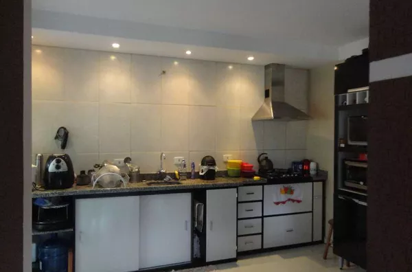 Sobrado contendo 3 quartos, sala, copa e cozinha conjugada,1 lavado e bwc, lavanderia, churrasqueira, garagem. TOTALMENTE MOBILIADA - Foto 6