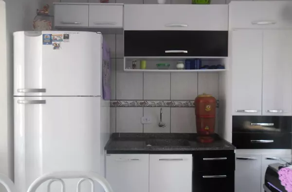 Casa em Alvenaria contendo 2 quartos, sala,cozinha, banheiro,lavanderia e entrada para carro. TOTALMENTE MOBILIADA - Foto 4